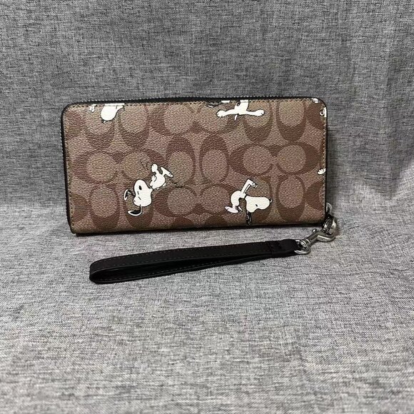 NEW COACH PEANUTS Round Zip Long Wallet Snoopy Black Round Zipper - Picture 4 of 9